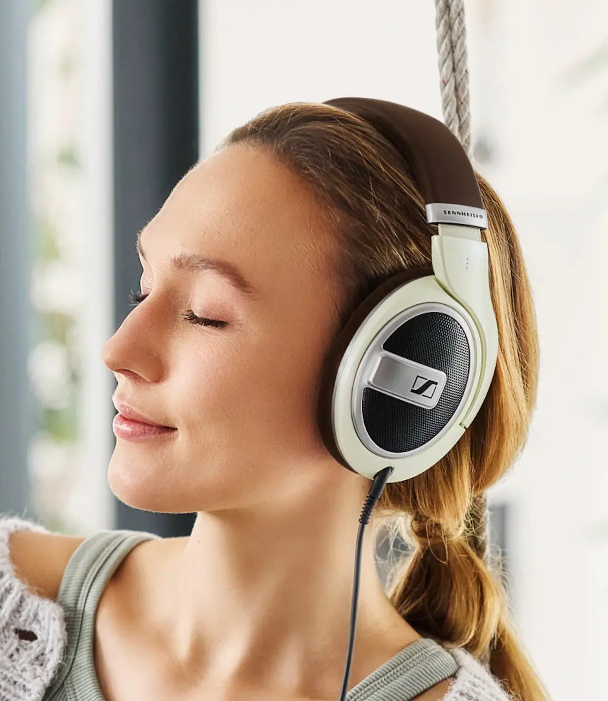 Sennheiser HD 599 Wired Over The Ear Headphones Without Mic - Ivory Dabbakhul