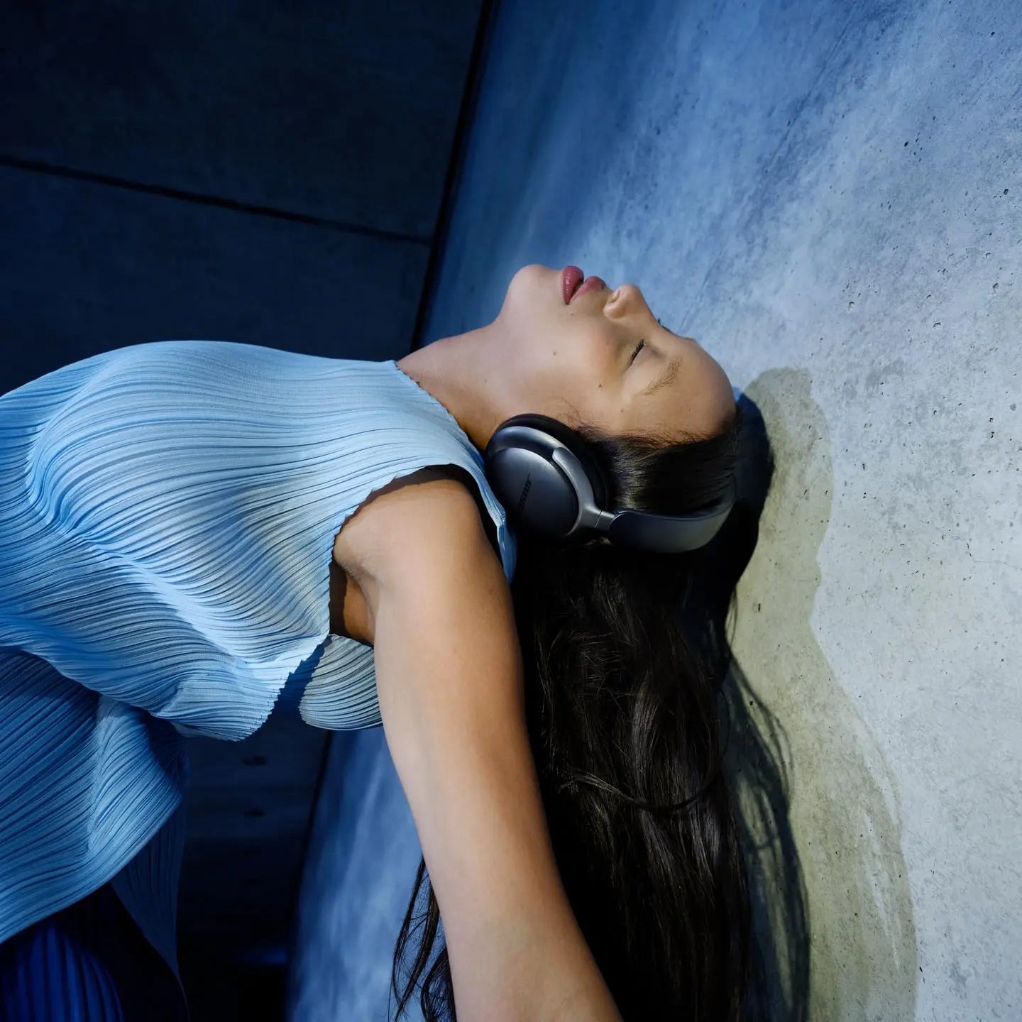 Bose New QuietComfort Ultra Wireless Noise Cancelling Headphones with Spatial Audio, Over-The-Ear Headphones with Mic, Up to 24 Hours of Battery Life Dabbakhul